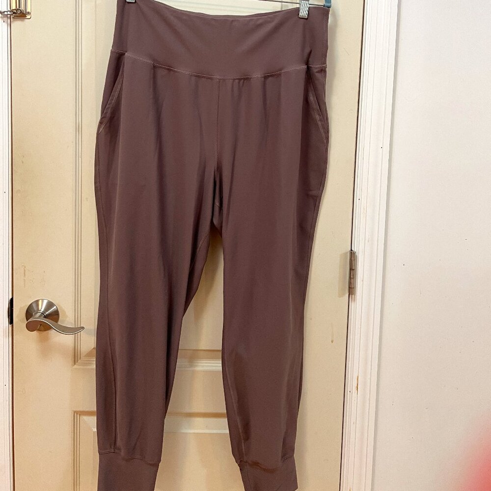 Old Navy Women's  XL 77% Polyester/23% Spandex Powersoft High Rise Jogger.Brown